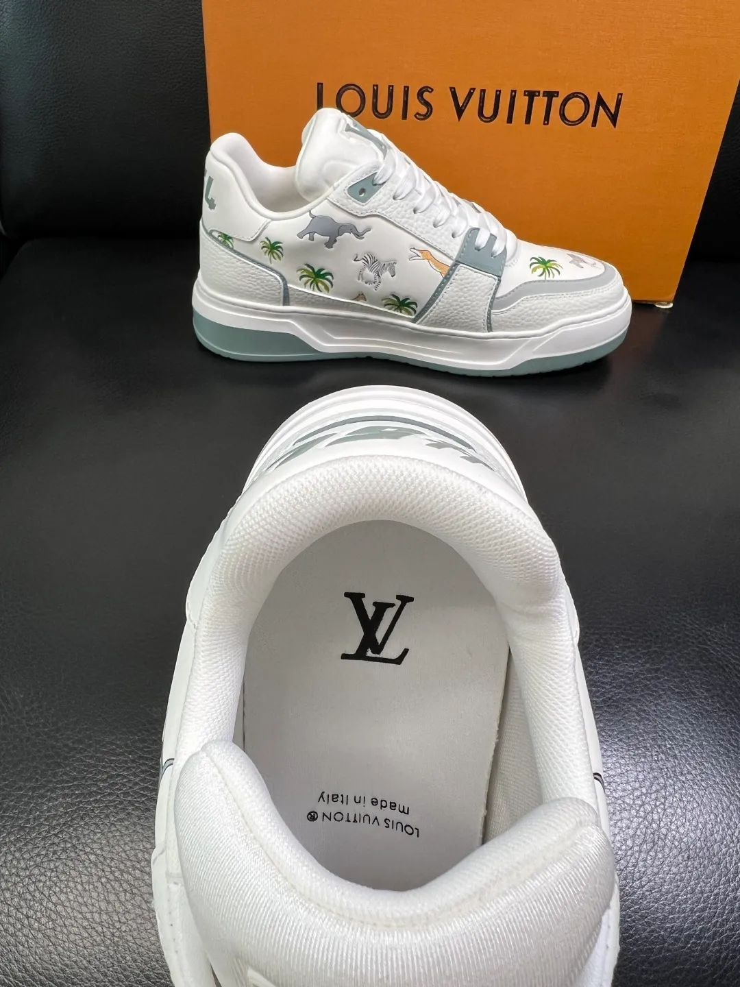 Men's shoes 💰 940 Lv high quality top crafts Louis Vuitton, sports sneakers counter synchronization, uppers imported from Italy, high-quality splicing colorful complex crafts, imported mesh pads soft and comfortable, soles: original soles specially provided by the original factory, T men's shoes 💰U exclusive movable molded soles super comfortable, original factory single goods, code number 39-44 (customized 38 45)